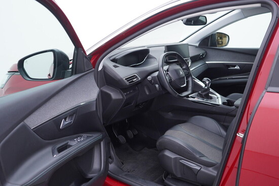 PEUGEOT 3008 Allure Pack 1.2 PureTech 96 kW manuál_4