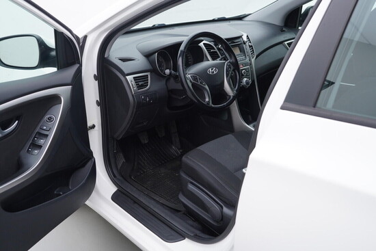 HYUNDAI I30 Trikolor 1.6 GDi 88 kW manuál_4