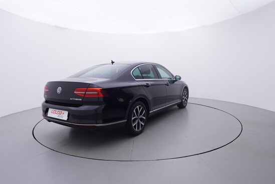 VOLKSWAGEN PASSAT Highline 2.0 TDI 110 kW manuál_3