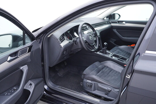 VOLKSWAGEN PASSAT Highline 2.0 TDI 110 kW manuál_4