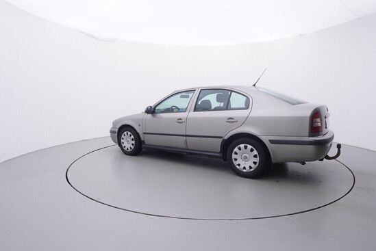 ŠKODA OCTAVIA Tour 1.6 16V 75 kW manuál_2