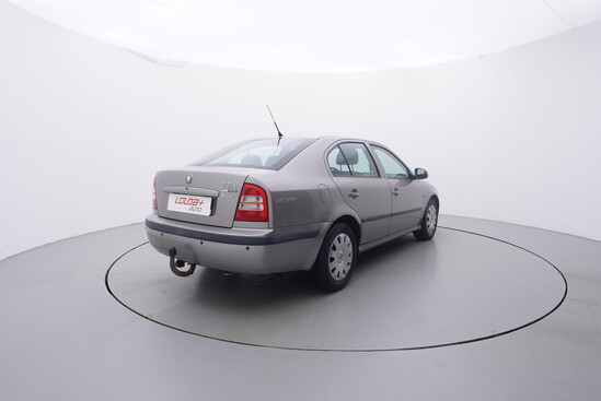 ŠKODA OCTAVIA Tour 1.6 16V 75 kW manuál_3