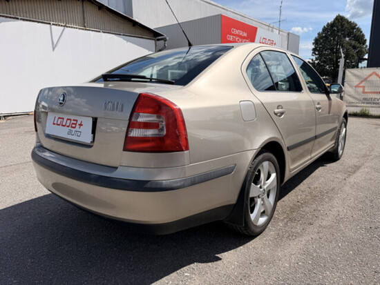 ŠKODA OCTAVIA Elegance 1.6 MPI 75 kW manuál_2