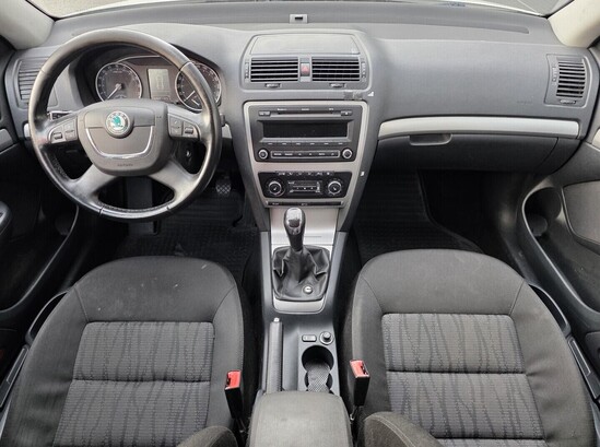 ŠKODA OCTAVIA Elegance 2.0 TDI 103 kW manuál_4
