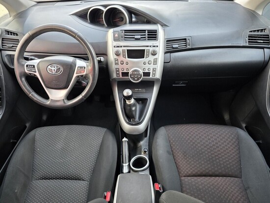 TOYOTA VERSO  1.6  _ kW manuál_4