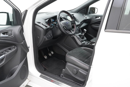 FORD KUGA ST line 2.0 110 kW manuál_4