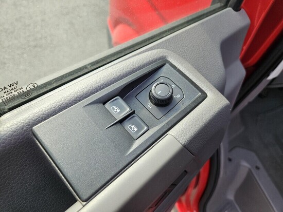 VOLKSWAGEN CRAFTER - SKŘÍŇOVÝ VŮZ 2.0 TDI 103 kW manuál, DPH_4