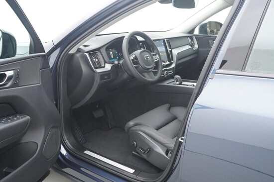 VOLVO XC60 Plus Dark 2.0 B4 145 kW automat, DPH_4