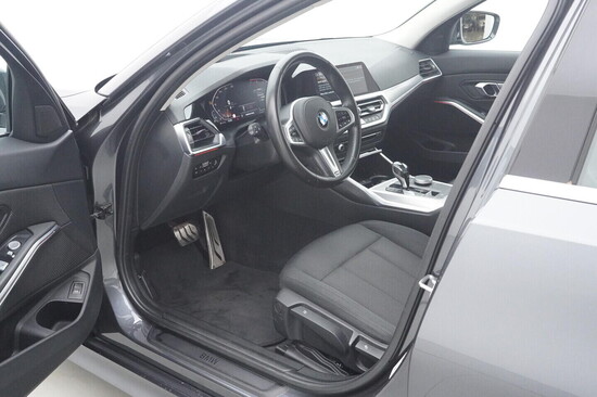 BMW 330  2.0  190 kW automat_4
