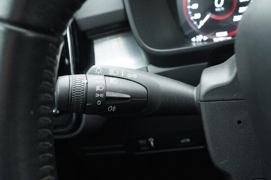VOLVO XC40 INSCRIPTION 2.0 D4 140 kW automat_5