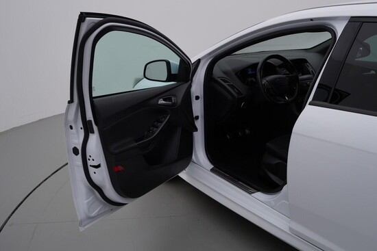 FORD FOCUS ST-line 1.5  88 kW manuál_4