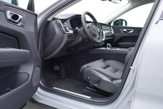 VOLVO XC60 Plus Dark 2.0 B4 145 kW automat, DPH_4