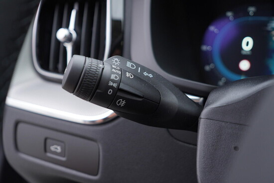 VOLVO XC60 Plus Dark 2.0 B4 145 kW automat, DPH_5
