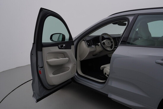 VOLVO XC60 Plus Dark 2.0 B4 145 kW automat, DPH_4