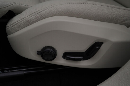 VOLVO XC60 Plus Dark 2.0 B4 145 kW automat, DPH_5