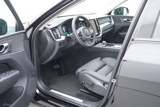 VOLVO XC60 Plus Dark 2.0 B4 145 kW automat, DPH_4