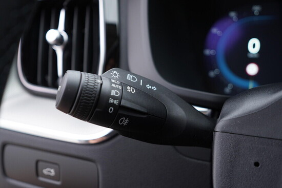 VOLVO XC60 Plus Dark 2.0 B4 145 kW automat, DPH_5