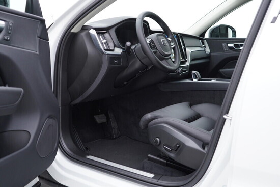 VOLVO XC60 Plus Dark 2.0 B4 145 kW automat, DPH_4