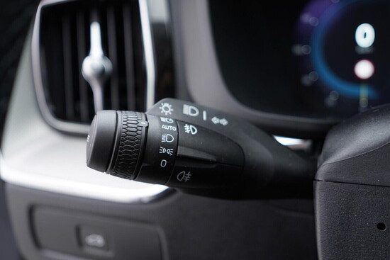 VOLVO XC60 Plus Dark 2.0 B4 145 kW automat, DPH_5