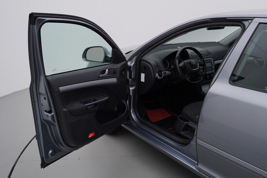 ŠKODA OCTAVIA Ambiente 1.6 TDI 77 kW automat_4