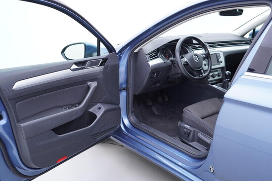 VOLKSWAGEN PASSAT VARIANT Comfortline 1.6 TDI 88 kW manuál_4
