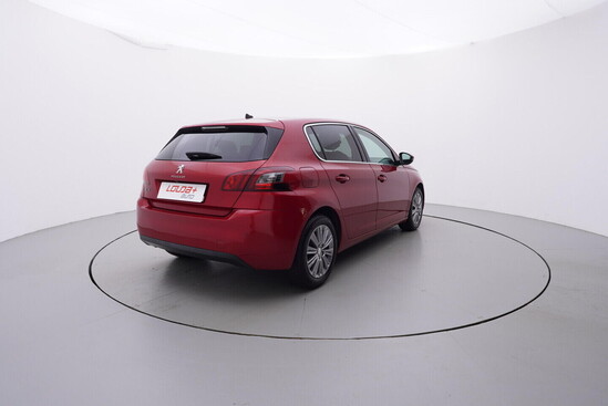 PEUGEOT 308 Allure 1.2  81 kW manuál_3
