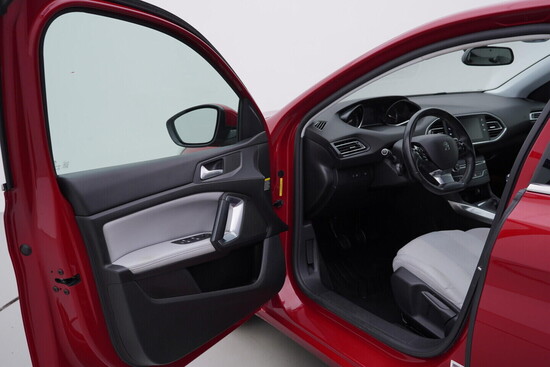 PEUGEOT 308 Allure 1.2  81 kW manuál_4