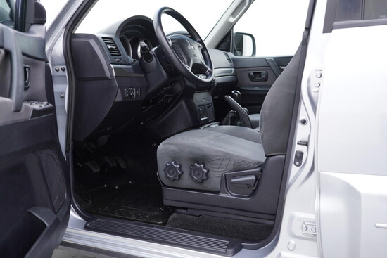 MITSUBISHI PAJERO  3.2  147 kW manuál_4