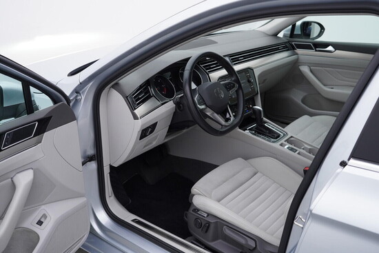 VOLKSWAGEN PASSAT VARIANT Elegance 2.0 TDI 110 kW automat, DPH_4