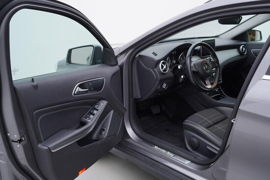 MERCEDES-BENZ GLA Urban 2.0  155 kW automat_4