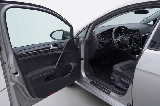 VOLKSWAGEN GOLF Highline 1.4 TSI 92 kW automat_4