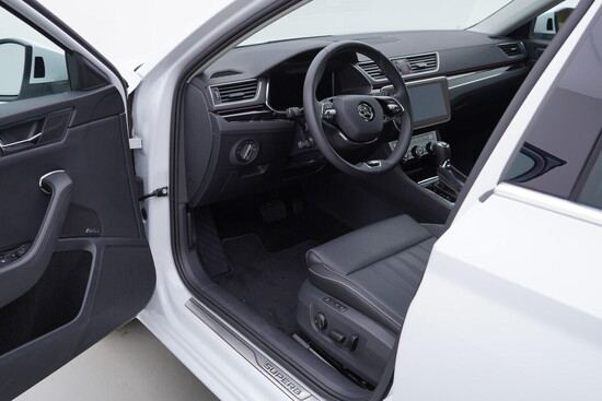 ŠKODA SUPERB L&K 1.4 TSI IV 160 kW automat, DPH_4
