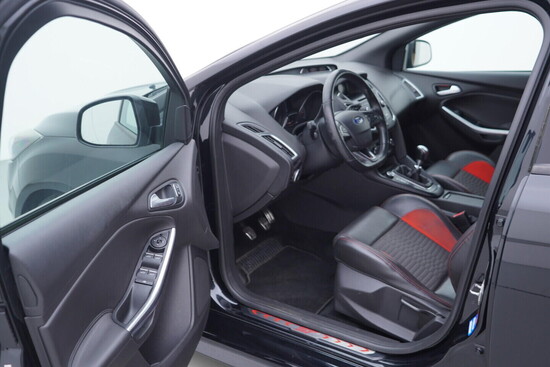 FORD FOCUS ST-line 2.0  136 kW manuál_4