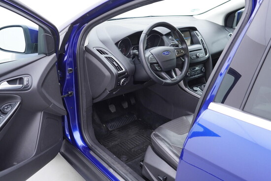 FORD FOCUS Titanium 2.0  110 kW manuál_4