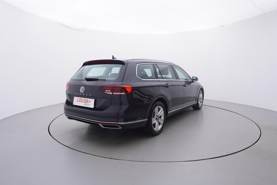 VOLKSWAGEN PASSAT Elegance 2.0 TDI 110 kW automat_3