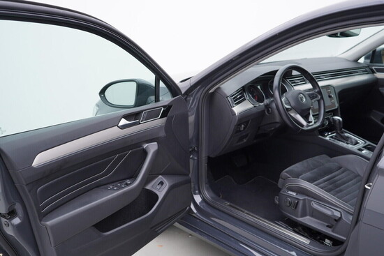 VOLKSWAGEN PASSAT Elegance 2.0 TDI 110 kW automat_4