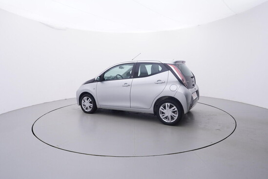 TOYOTA AYGO X-Play Team D 1.0  51 kW manuál_2