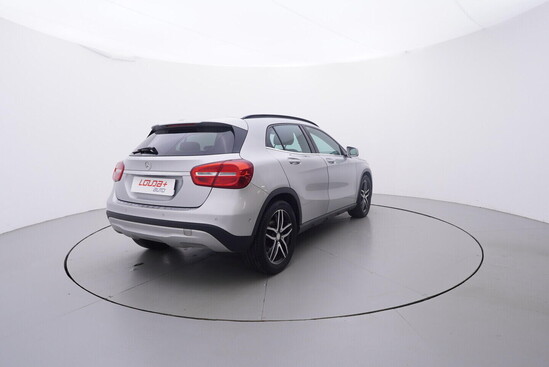 MERCEDES-BENZ GLA Style 1.6  115 kW manuál_3
