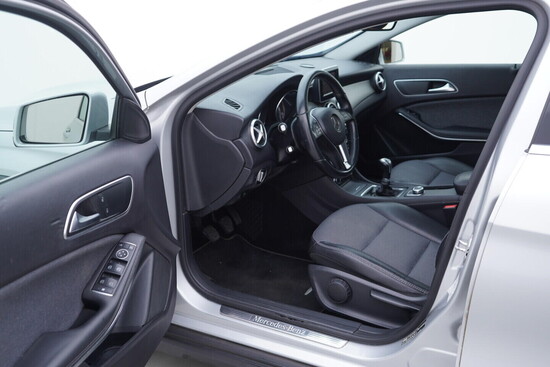 MERCEDES-BENZ GLA Style 1.6  115 kW manuál_4