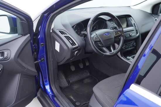 FORD FOCUS Titanium 1.0  92 kW manuál_4