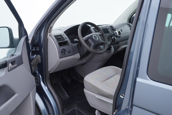VOLKSWAGEN TRANSPORTER KOMBI  2.5 TDI 96 kW manuál_4