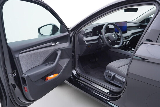 ŠKODA SUPERB Selection 2.0 TDI 110 kW automat, DPH_4