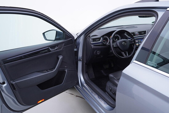 ŠKODA SUPERB L&K 2.0 TDI 140 kW automat, DPH_4