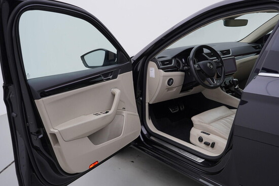 ŠKODA SUPERB L&K 2.0 TDI 140 kW automat_4