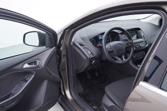 FORD FOCUS Cool&Connect 1.0  92 kW manuál_4