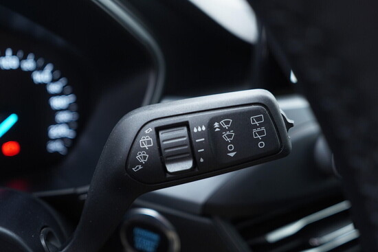 FORD FOCUS Active Titamium 1.0  92 kW manuál_5