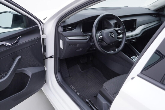 ŠKODA OCTAVIA Ambition 2.0 TDI 85 kW automat, DPH_4