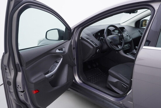 FORD FOCUS Trend 1.0 EcoBoost 92 kW manuál_4