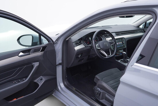 VOLKSWAGEN PASSAT VARIANT Elegance 2.0 TDI 110 kW automat, DPH_4