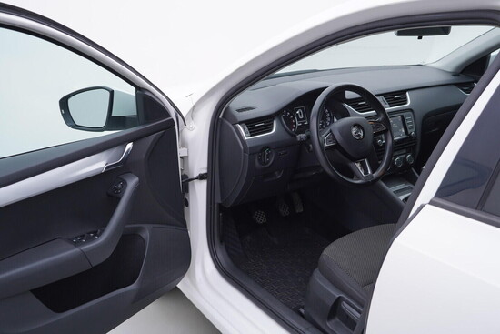 ŠKODA OCTAVIA Ambition 1.6 TDI 66 kW manuál_4